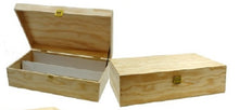 Carica l'immagine nel visualizzatore di Gallery, CASSETTE DI LEGNO PER CONFEZIONARE BOTTIGLIE DI VINO O SPUMANTE
