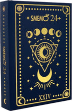 Carica l&#39;immagine nel visualizzatore di Gallery, DIARIO SMEMORANDA ASTROLOGY SPECIAL EDITION - Scuola 2023-2024, 16 Mesi, Settembre 2023 Dicembre 2024, Agenda Scolastica Con Planner E Sticker, Colore Blu Notte
