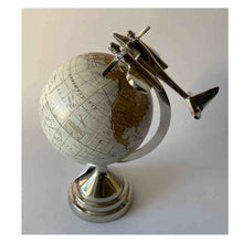 Carica l&#39;immagine nel visualizzatore di Gallery, mappamondo con base in metallo e aereo
