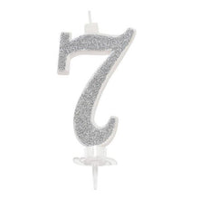 Carica l&#39;immagine nel visualizzatore di Gallery, maxi candeline di compleanno argento glitter numero 7
